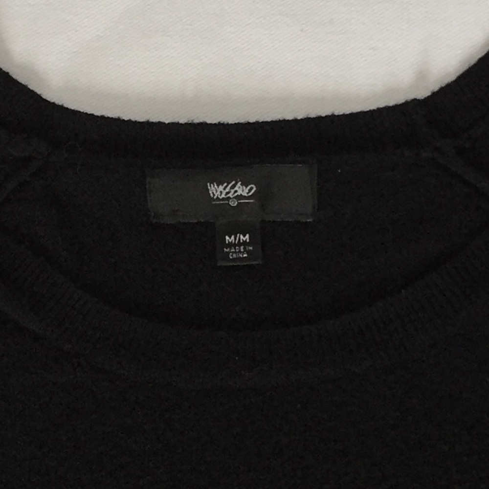 Mossimo Black light weight sweater.  Sz M.  EUC. - Picture 4 of 5